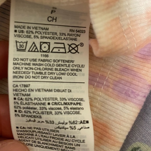 Old Navy Women’s Tie Dye UltraLite Racerback Rib-Knit Performance Tank Size Smal - Picture 7 of 7